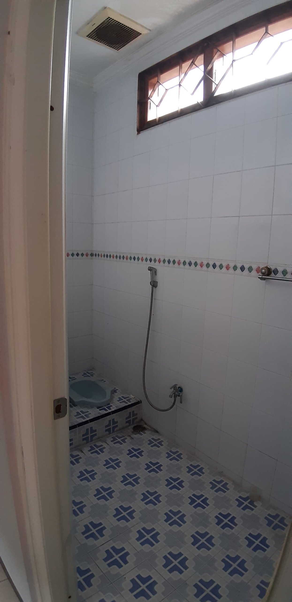 WhatsApp Image 2025-03-18 at 11.59.51 (1)