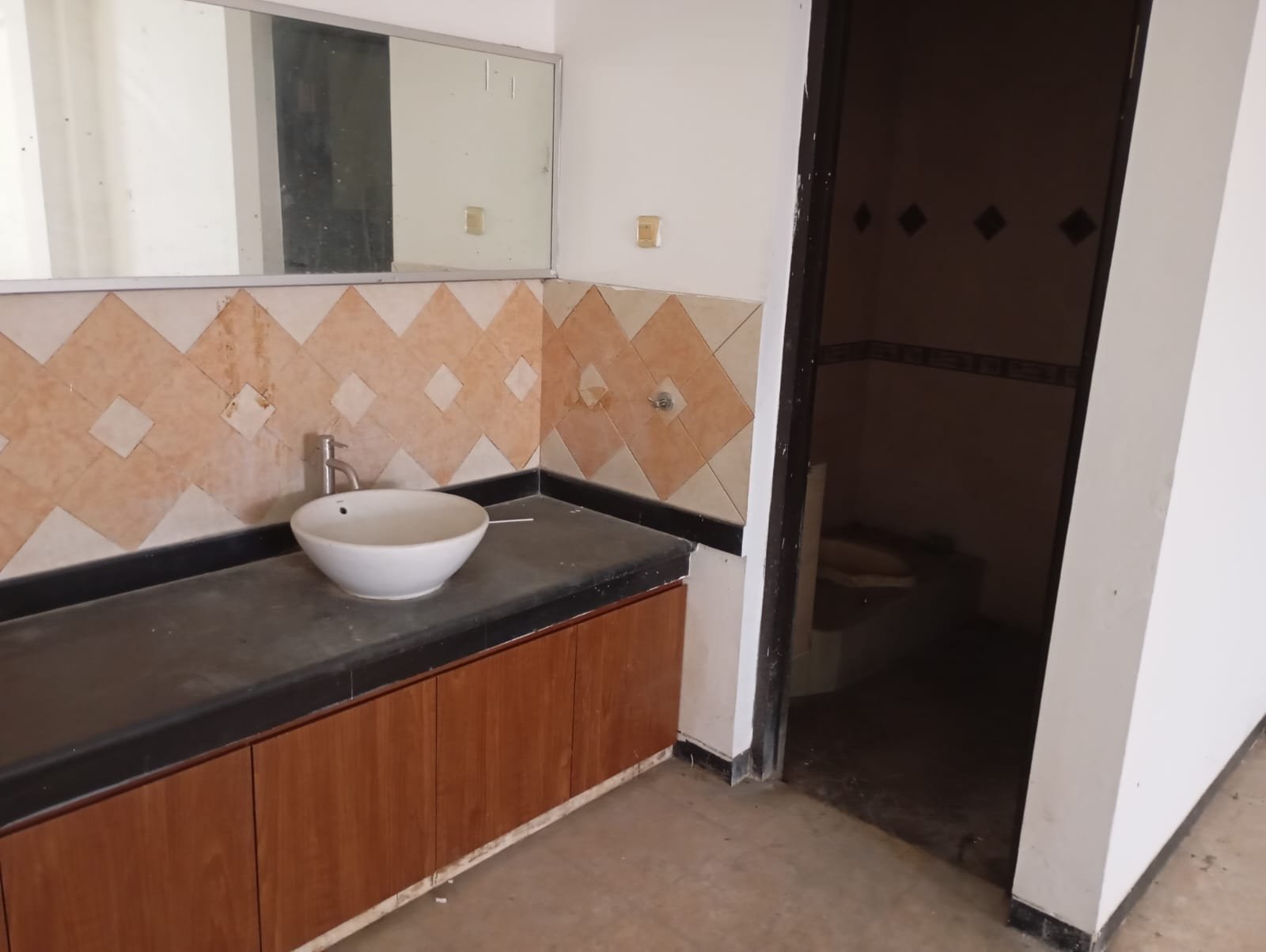 WhatsApp Image 2025-05-14 at 10.42.11 (1)