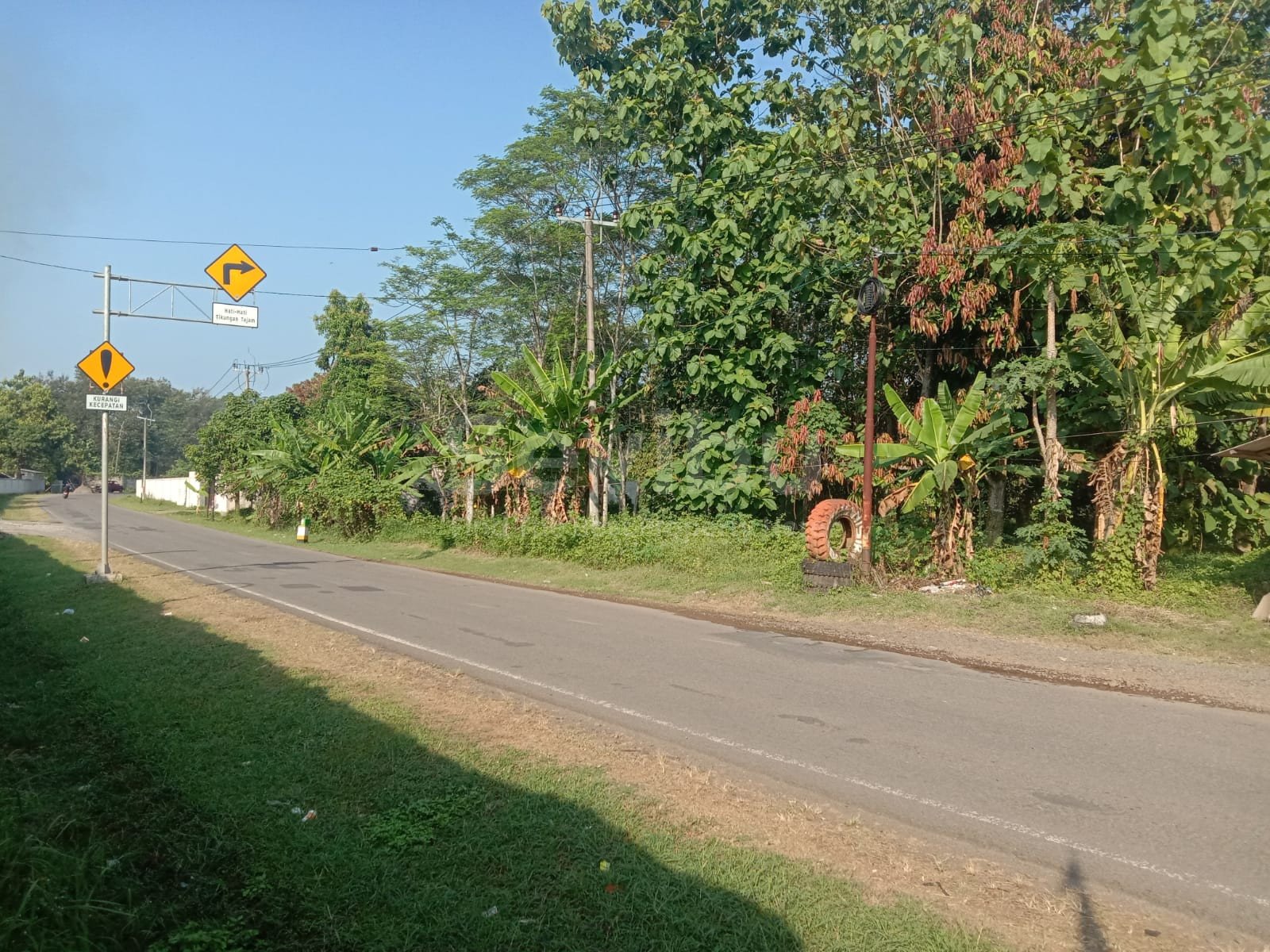 Tampak jalan dari Indramayu