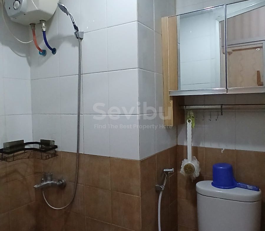 900