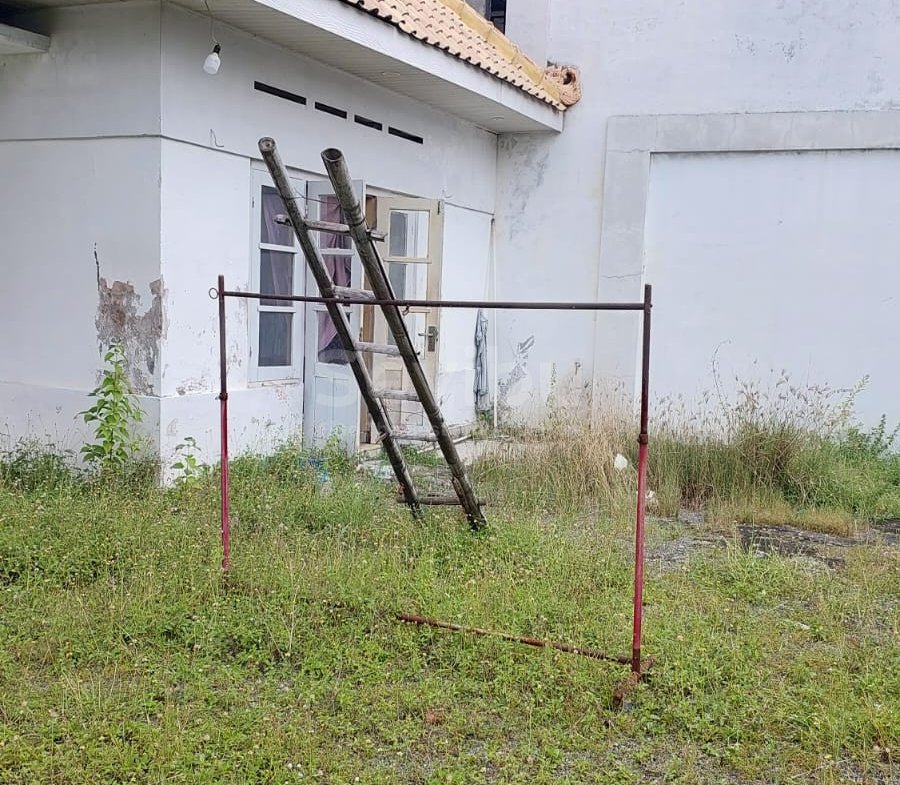 900