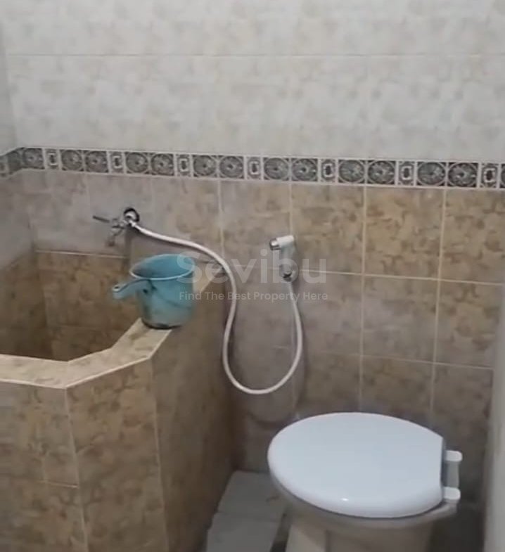 718