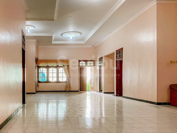 Dijusl Rumah Mewah Besar Pisisi Hook di Area Premium Jajar, Solo