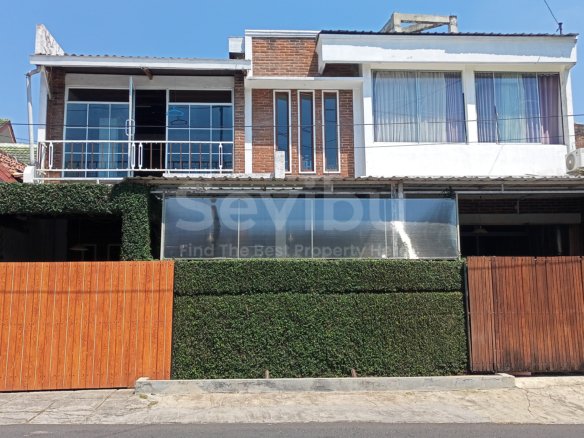 Rumah dijual semarang. Rumah exclusive semarang. Rumah dijual dibanyumanik