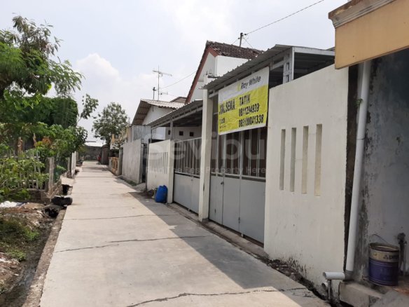 Dijual / Disewakan Rumah Mungil di Perumahan telukan dekat Solo Baru