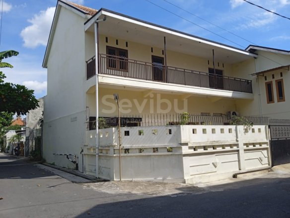 Dijual rumah 2 lantai Siap Huni di Kerten Laweyan dekat RS Onkologi dan Stadion Manahan
