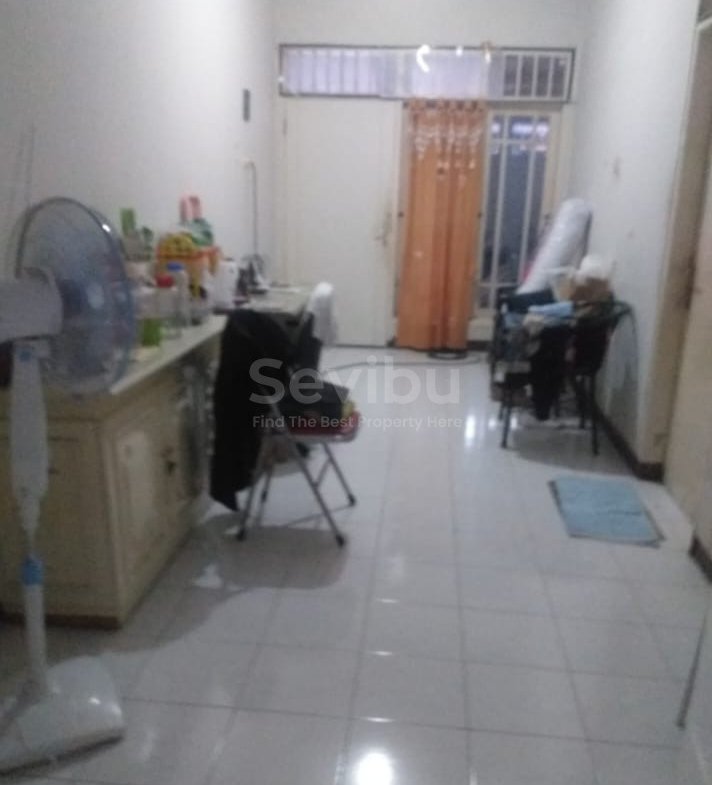 712