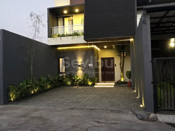 Rumah kontemporer modern full furnished di area favorit Kaliurang Yogyakarta