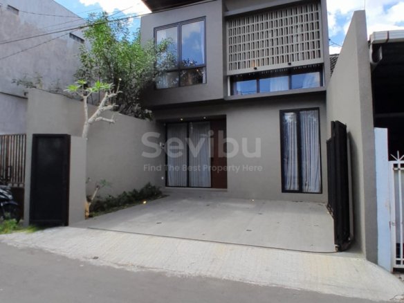Rumah mewah 2 lantai full furnished dekat UGM Yogyakarta
