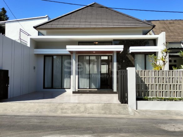 Rumah Limasan baru cantik dekat kampus UII Yogyakarta