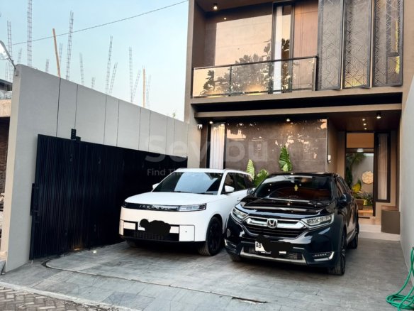 Rumah baru 2 lantai dgn kolam renang pribadi dekat UGM, Yogyakarta
