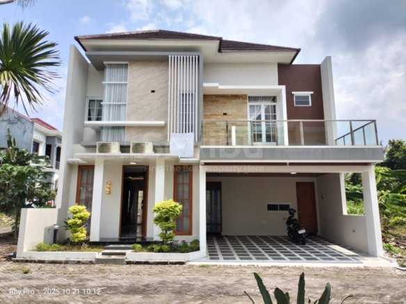 Rumah mewah 2 lantai full furnished private pool di Kaliurang Yogya