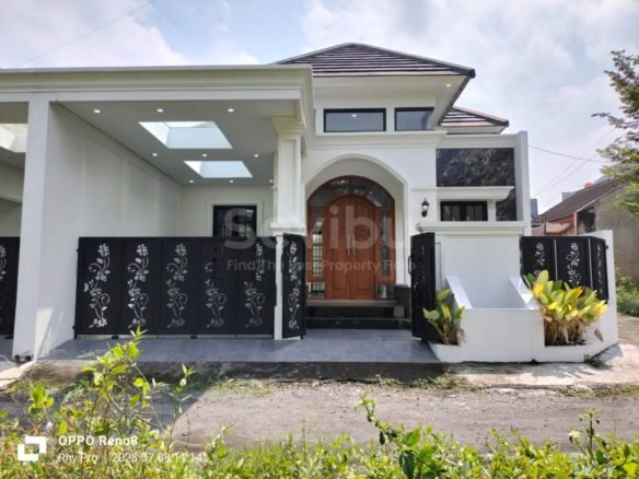 Rumah baru klasik modern dekat kampus UII Yogyakarta