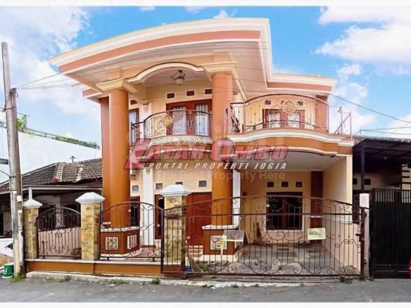 Rumah klasik 2 LT dlm perumahan dekat Pemda Sleman, Yogyakarta