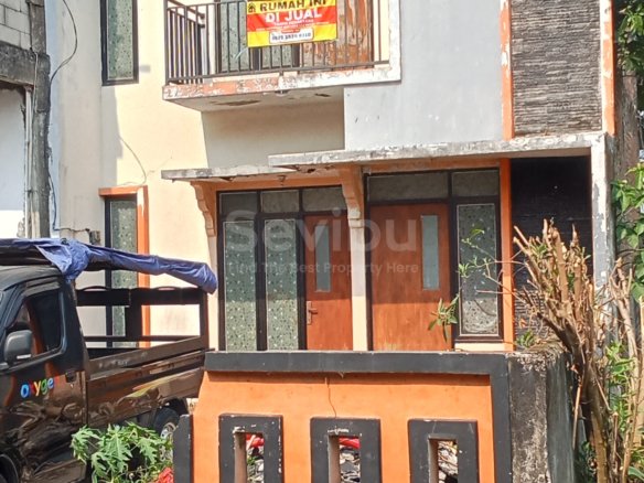 Jual cepat rumah 2 lantai beserta tanahnya strategis untuk investasi