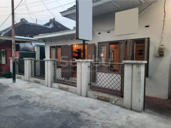 Rumah dijual di Kedung Lumbu Pasar Kliwon Solo dekat Pasar Klewer BTC