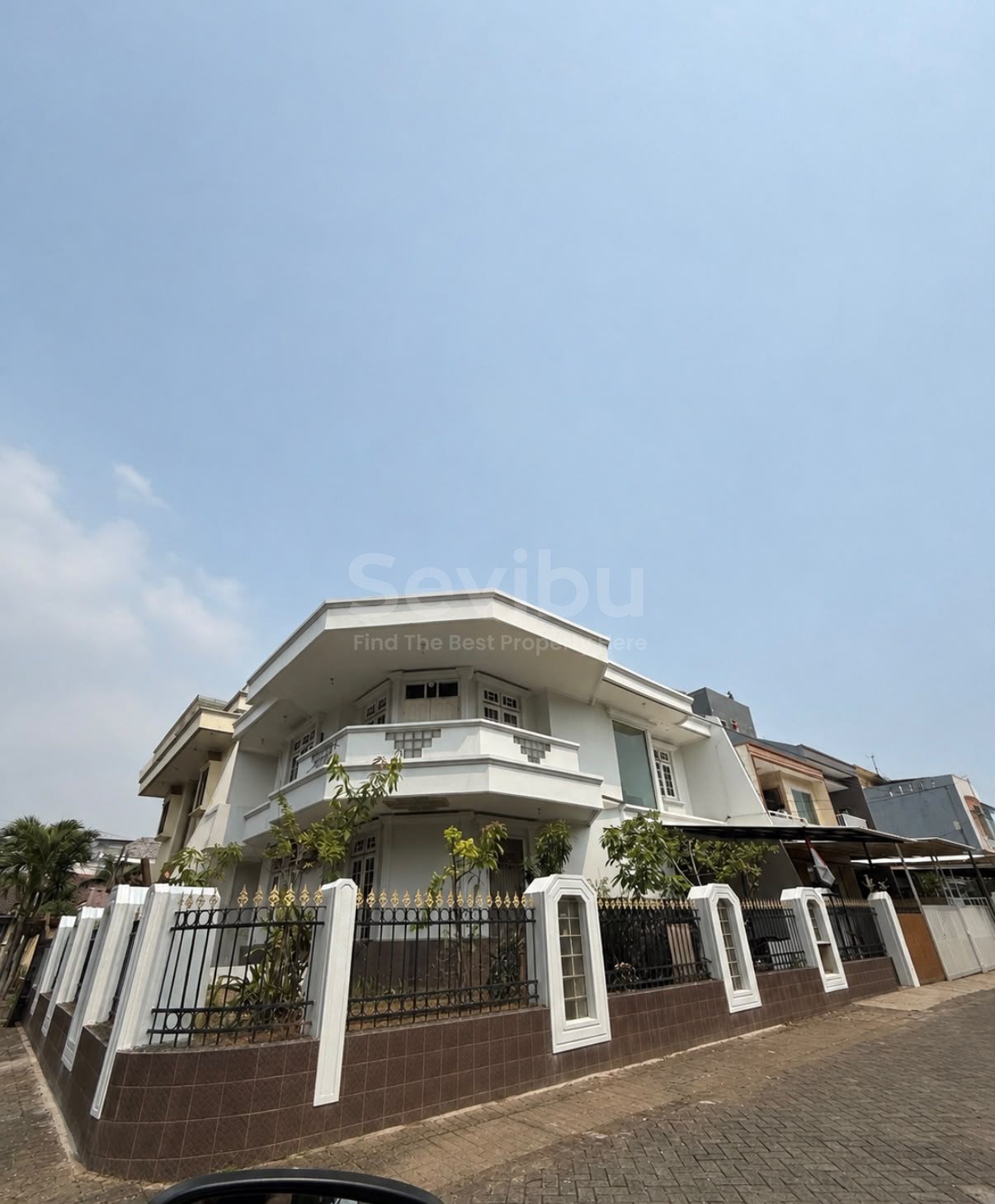 Rumah Hoek Citra Garden 2 – Siap Pakai, Semi Furnish, Lokasi Bagus