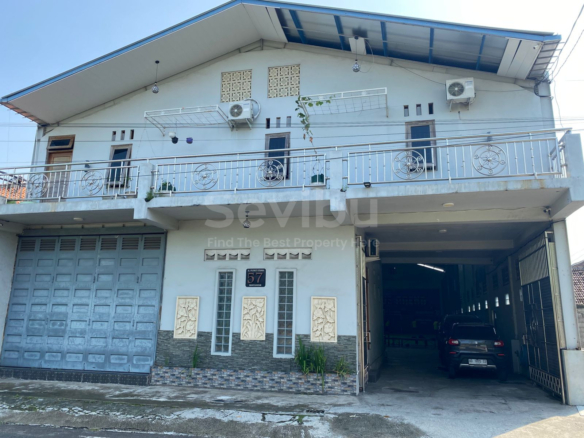 Rumah Dijual Ada Lapangan Futsal di Jl Pleret Utama Banjarsari