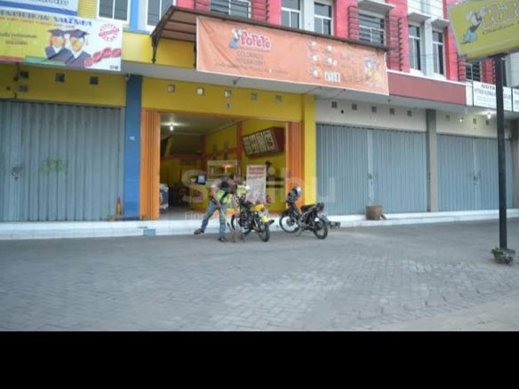 Ruko Dijual di Jl Adi Sumarmo Colomadu, 2 Lantai Siap Pakai